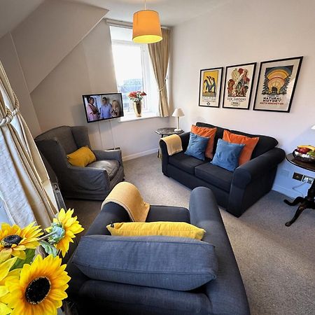 The Courtyard 2 Bedroom Apartments In Central Windsor With Parking Exterior foto
