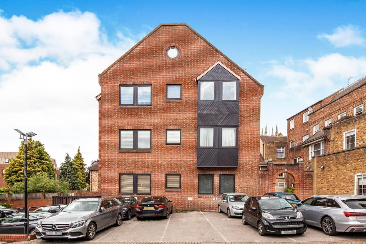 The Courtyard 2 Bedroom Apartments In Central Windsor With Parking Exterior foto