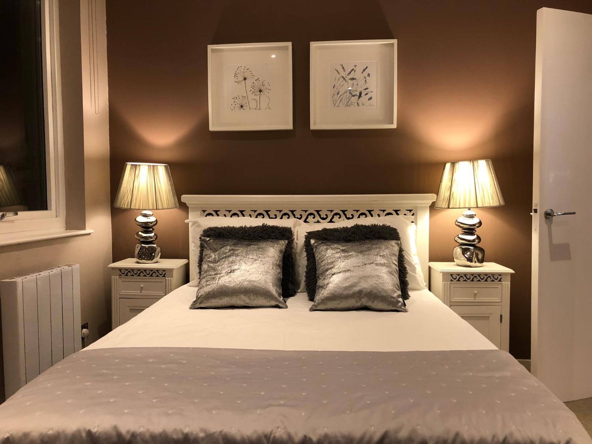 The Courtyard 2 Bedroom Apartments In Central Windsor With Parking Exterior foto