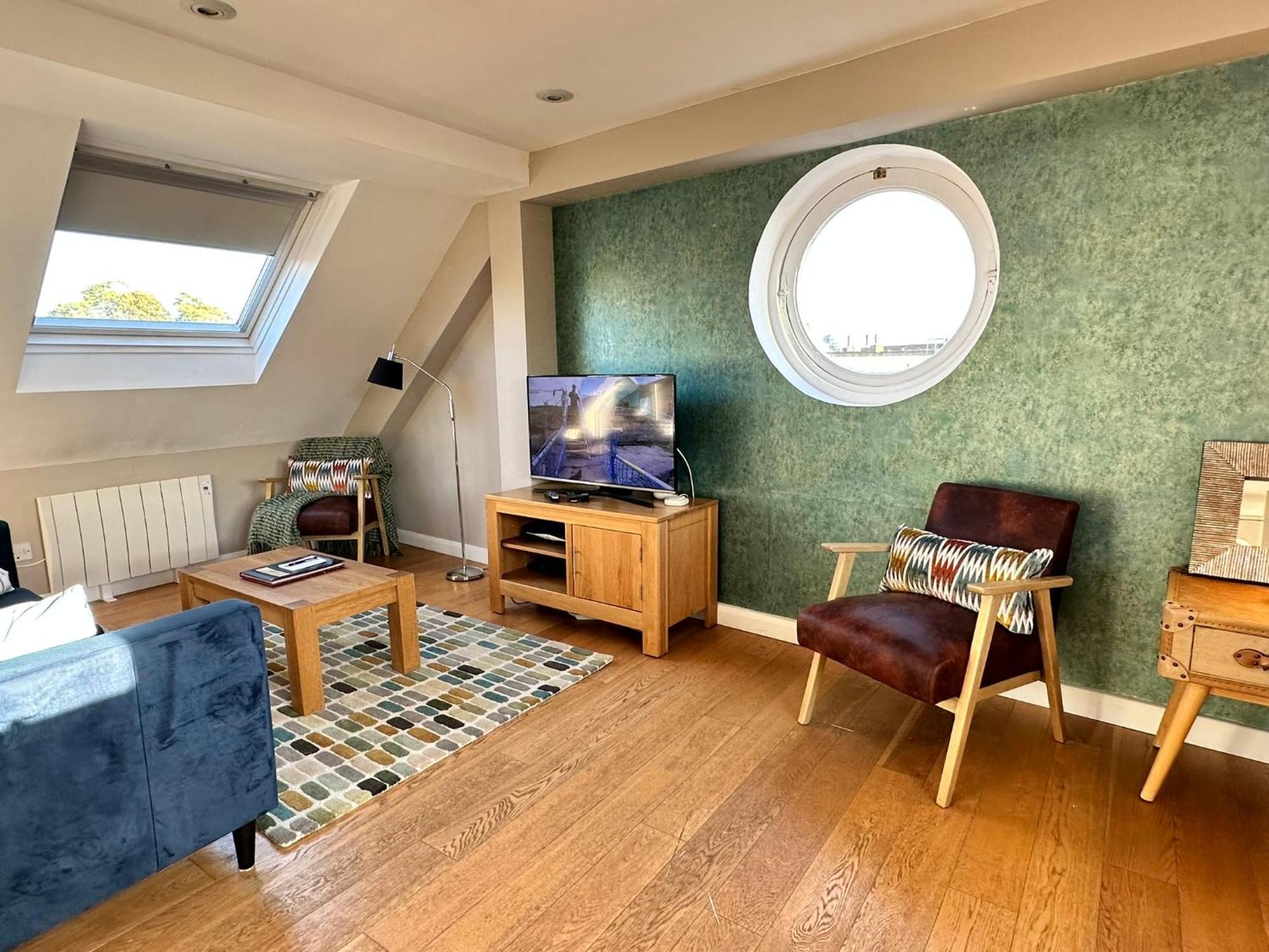 The Courtyard 2 Bedroom Apartments In Central Windsor With Parking Exterior foto
