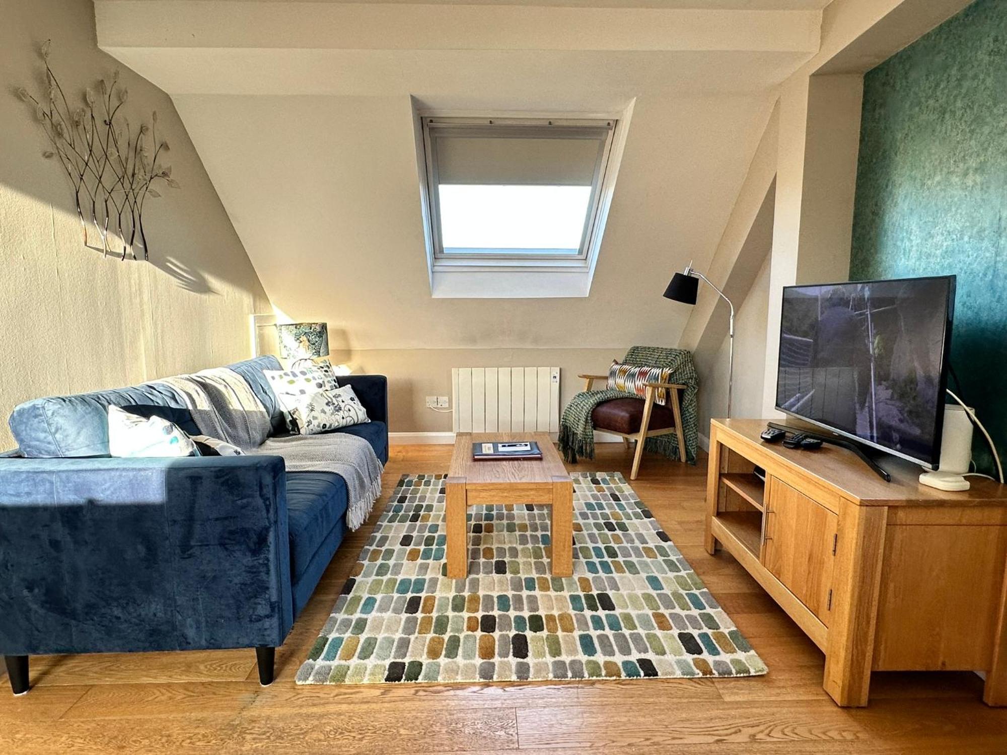 The Courtyard 2 Bedroom Apartments In Central Windsor With Parking Exterior foto