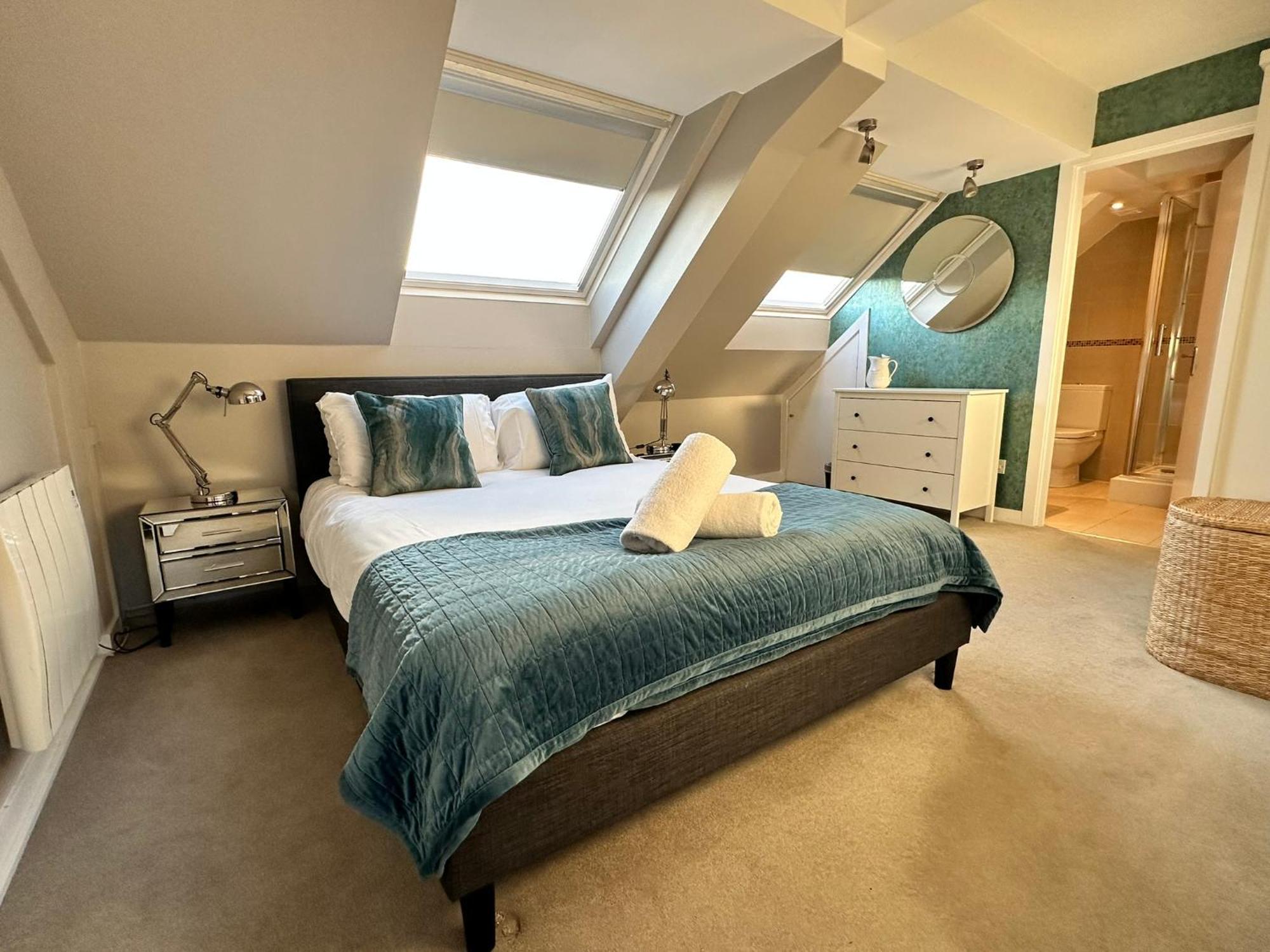 The Courtyard 2 Bedroom Apartments In Central Windsor With Parking Exterior foto
