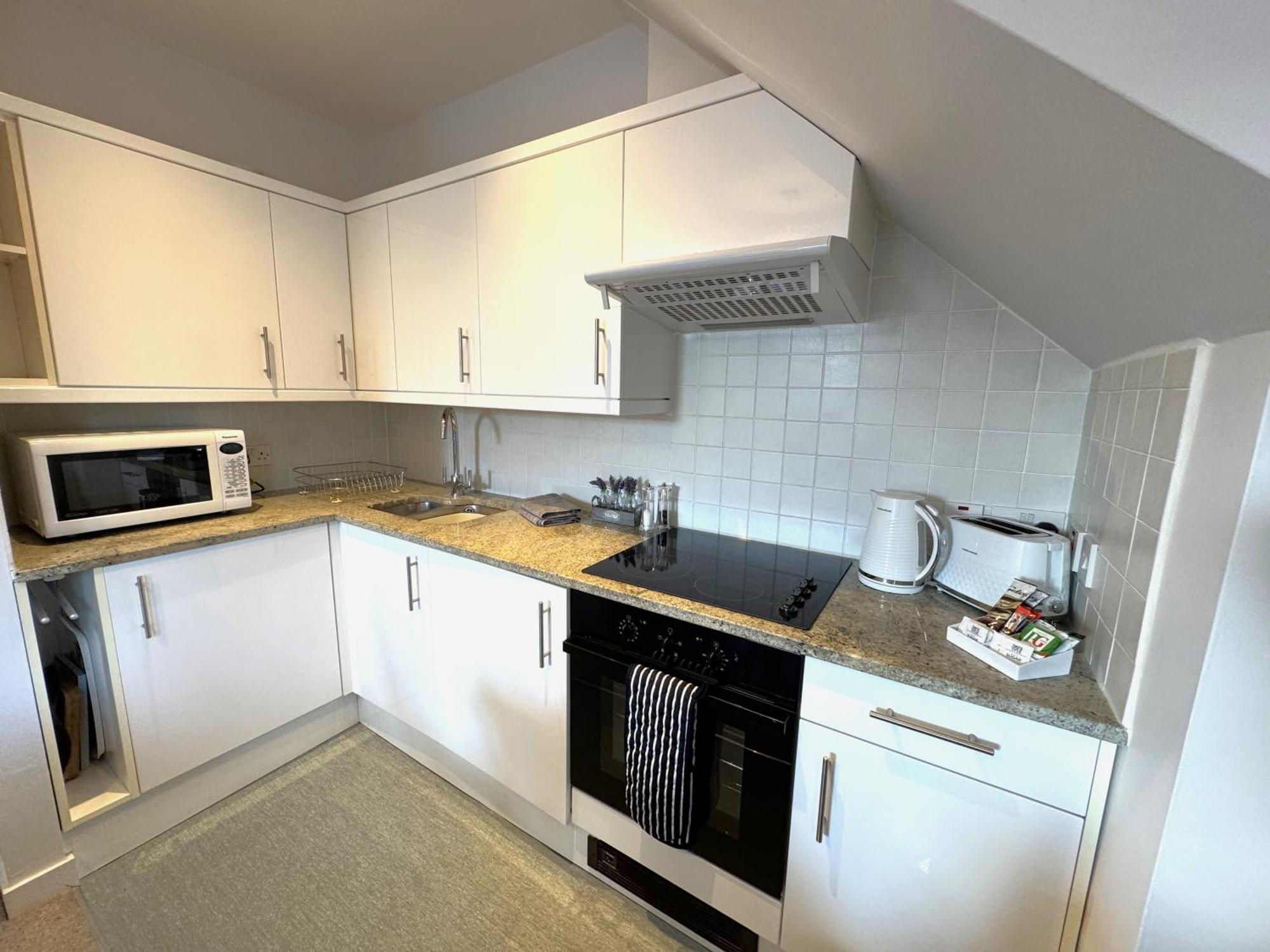 The Courtyard 2 Bedroom Apartments In Central Windsor With Parking Exterior foto
