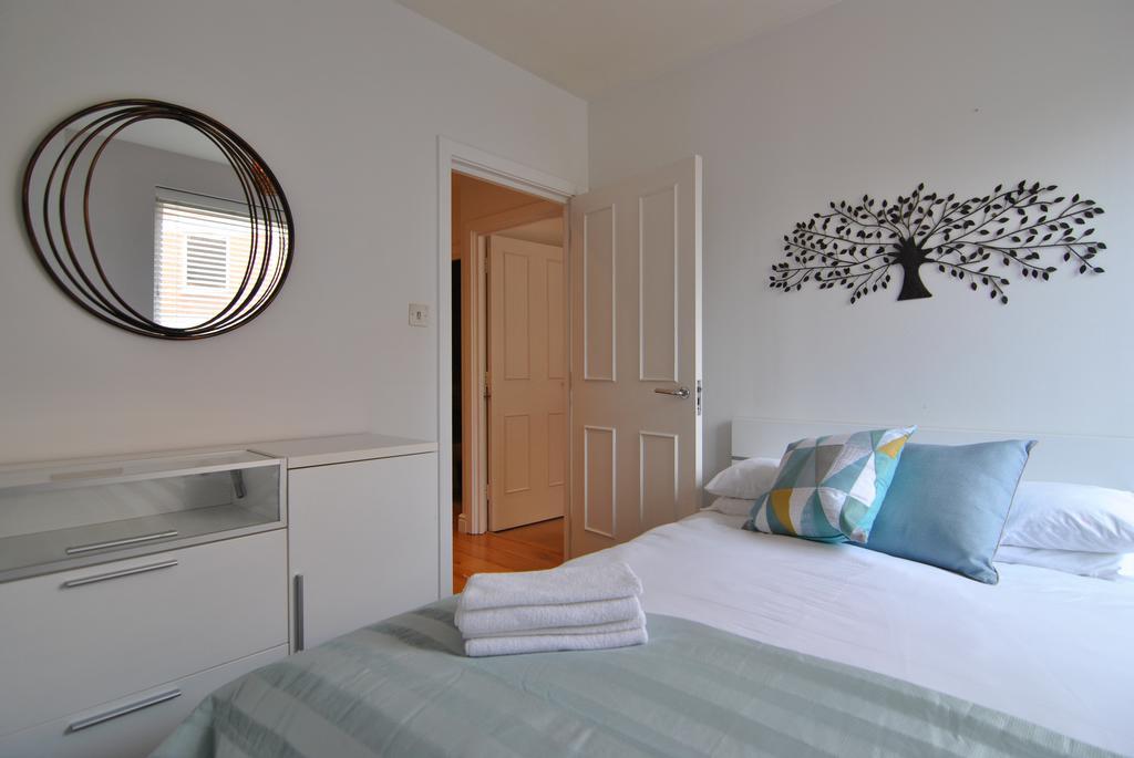 The Courtyard 2 Bedroom Apartments In Central Windsor With Parking Exterior foto