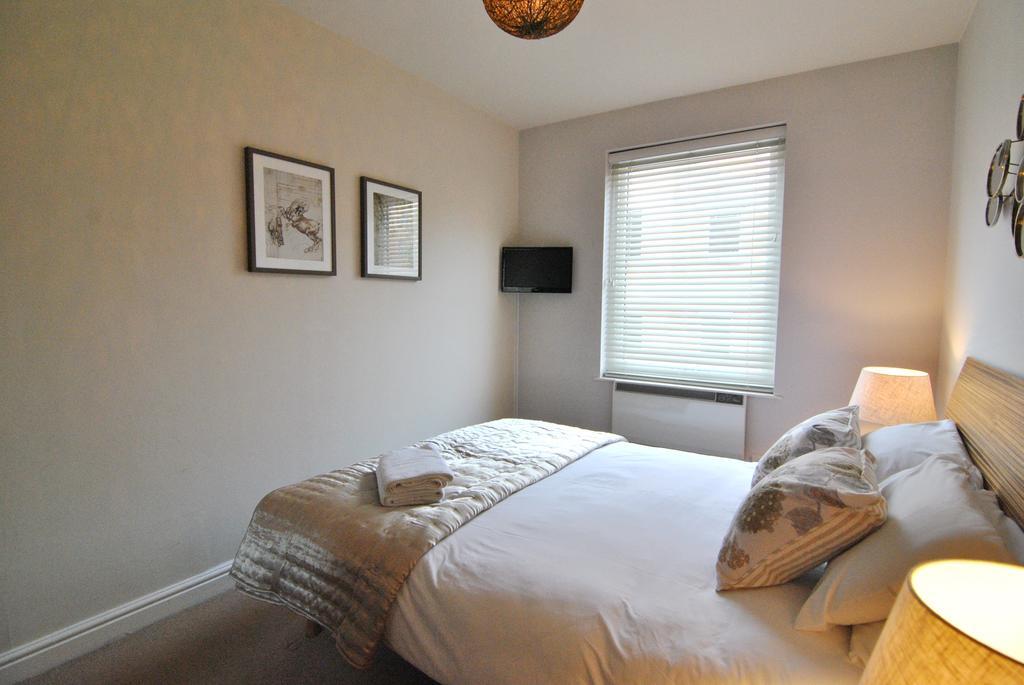 The Courtyard 2 Bedroom Apartments In Central Windsor With Parking Exterior foto