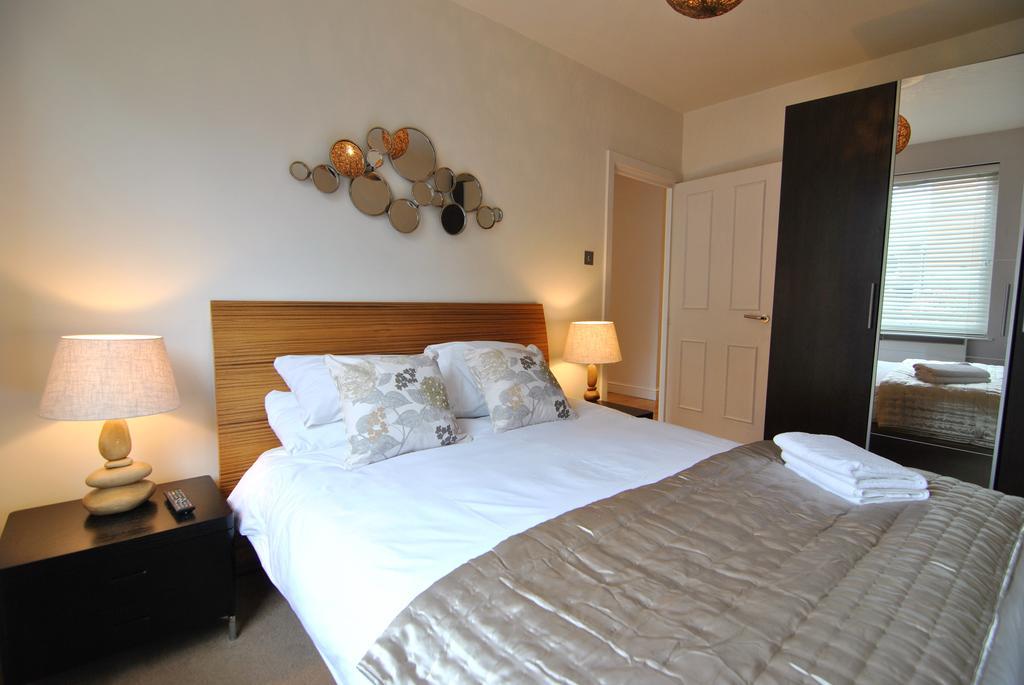 The Courtyard 2 Bedroom Apartments In Central Windsor With Parking Exterior foto