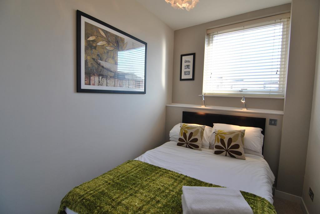 The Courtyard 2 Bedroom Apartments In Central Windsor With Parking Exterior foto