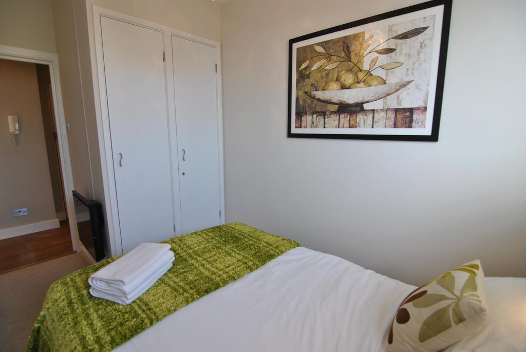 The Courtyard 2 Bedroom Apartments In Central Windsor With Parking Exterior foto
