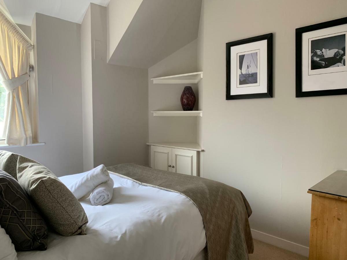 The Courtyard 2 Bedroom Apartments In Central Windsor With Parking Exterior foto