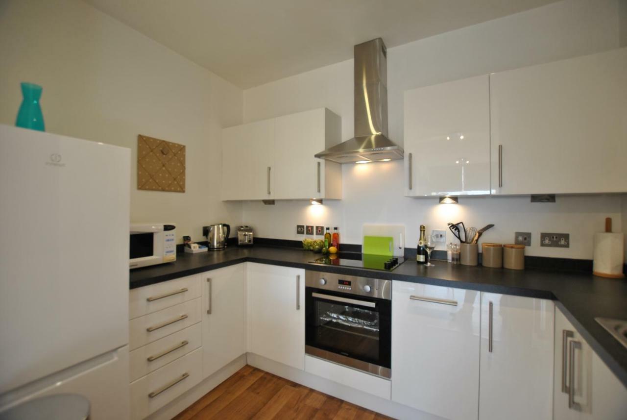 The Courtyard 2 Bedroom Apartments In Central Windsor With Parking Exterior foto